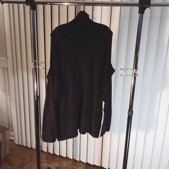 Black Nitty Sweater - Picture 7 of 9